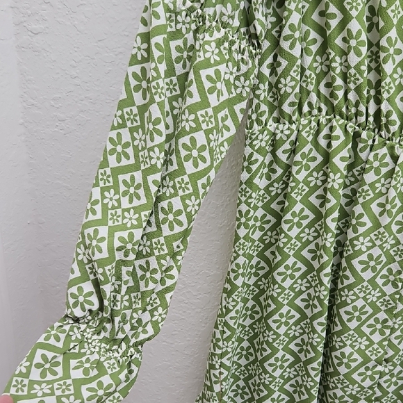 Green Floral Patterned Dress NWT Sz 8 Retro ASOS - Picture 8 of 8